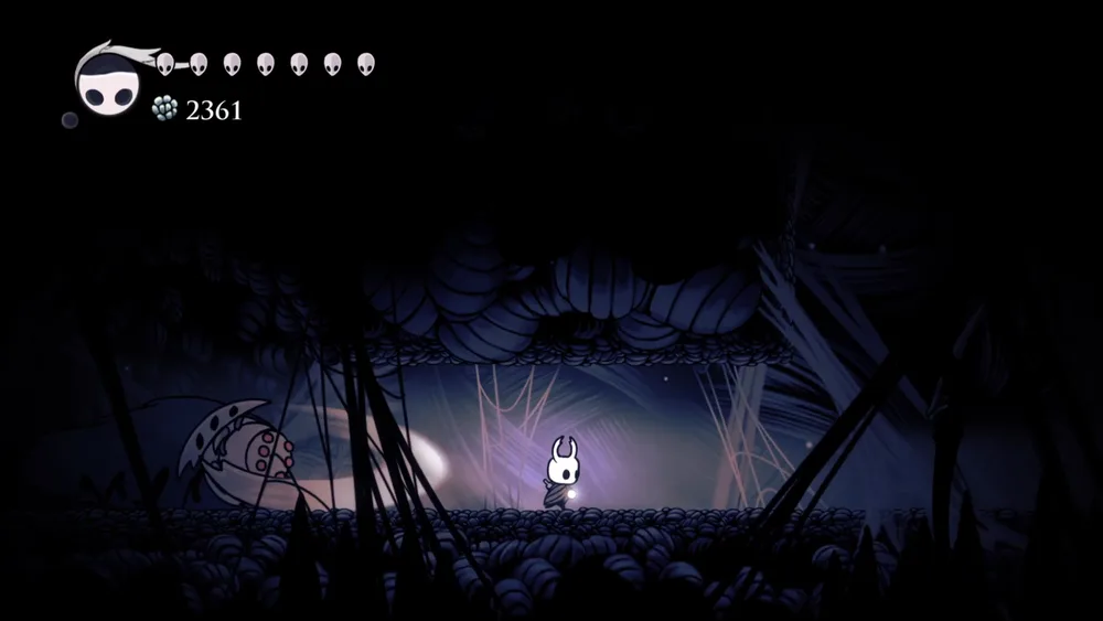 Как видите атаки у него довольно размашистые, а гвоздь рыцаря короткий. Даже просто нанести урон крайне сложно, не говоря уже о том, чтобы избежать при этом урона самому