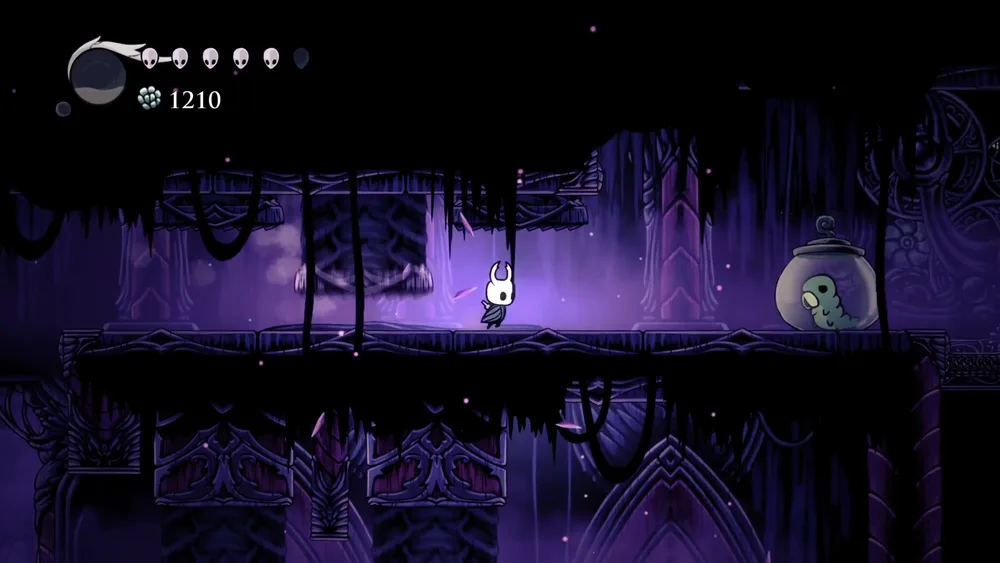 Пришлось пройти через несколько этажей, с колоннами, которые норовят раздавить нашего жучка